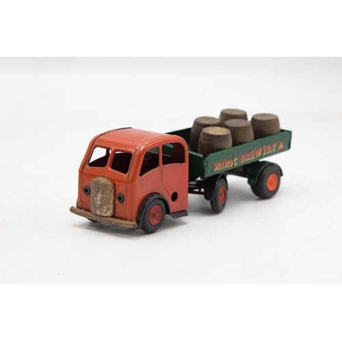 3171 - Tri-ang Minic Brewery Lorry 72M, with 5 original barrels, forward control version, red plastic hubs,... 