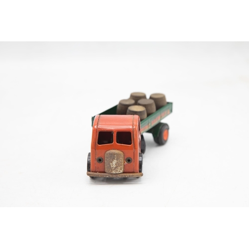 3171 - Tri-ang Minic Brewery Lorry 72M, with 5 original barrels, forward control version, red plastic hubs,... 