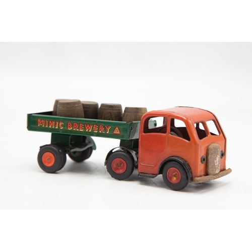 3171 - Tri-ang Minic Brewery Lorry 72M, with 5 original barrels, forward control version, red plastic hubs,... 