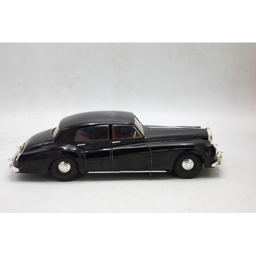 3175 - Tri-ang Minic Electric Rolls Royce Silver Cloud M013, 1/20 scale, M. 013, black body and red interio... 