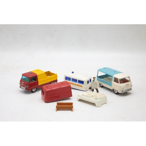 3205 - Corgi Constructor Set GS/24, Gift Set, Commer 3/4 ton chassis, 2 chassis and 4 interchangeable bodie... 