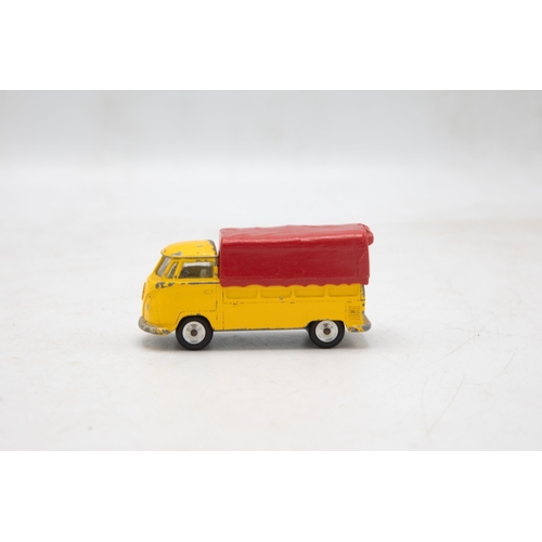 3237 - Corgi Toys 431 Volkswagen Pick-Up, scarce model and even more so with yellow cab interior, playwear ... 