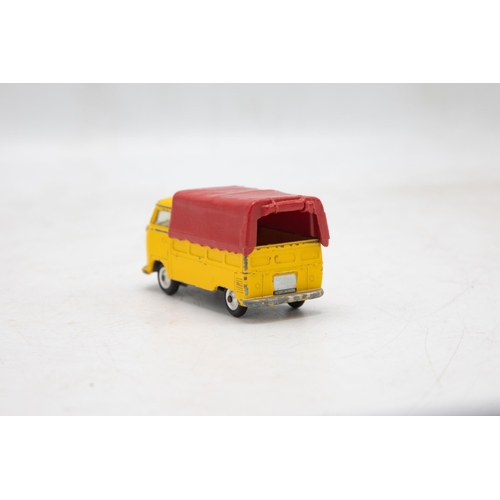 3237 - Corgi Toys 431 Volkswagen Pick-Up, scarce model and even more so with yellow cab interior, playwear ... 