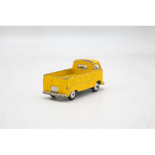 3237 - Corgi Toys 431 Volkswagen Pick-Up, scarce model and even more so with yellow cab interior, playwear ... 