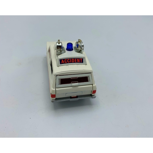 3243 - Corgi Toys 461 Police 'Vigilant' Range Rover, WHIZZWHEELS, with multiple signs, cones and waving tra... 