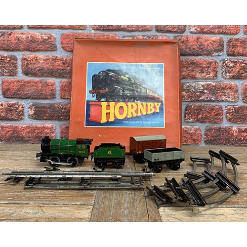 3501 - Hornby 0 gauge Goods Set No. 30 to include locomotive, trailers and tracks