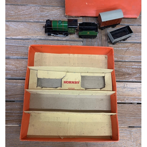 3501 - Hornby 0 gauge Goods Set No. 30 to include locomotive, trailers and tracks