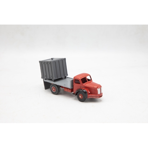 3256 - French Dinky Toys 34B Plateau Berliet Avec Container, Berliet Container Truck, red and light grey, s... 