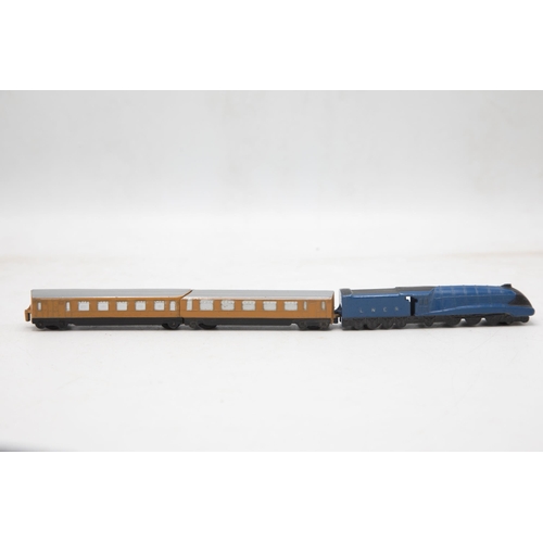 3272 - Dinky Toys 16, Express Passenger Set, LNER's 1937 record-breaking steam express, model in exceptiona... 