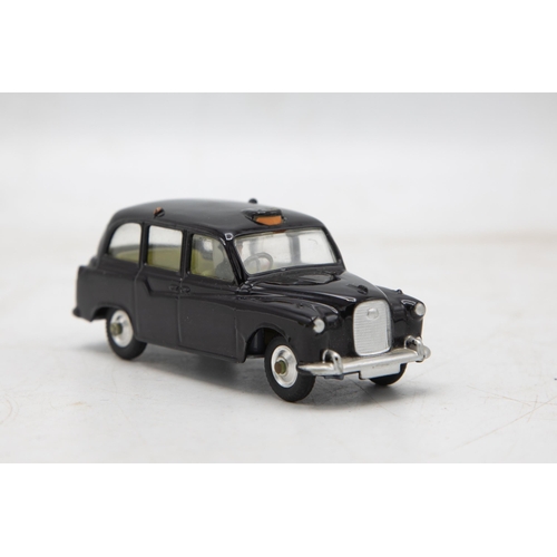 3276 - Corgi Toys 418-Austin Taxi, black, FX4 model, bright example, good box with crease/storage wear, min... 