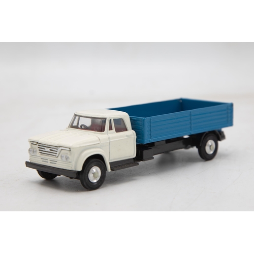 3284 - Corgi Toys 483 Dodge 'Kew Fargo' Tipper, bright example of model, very minor age wear to box, mint a... 