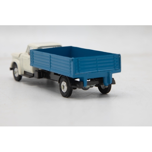 3284 - Corgi Toys 483 Dodge 'Kew Fargo' Tipper, bright example of model, very minor age wear to box, mint a... 