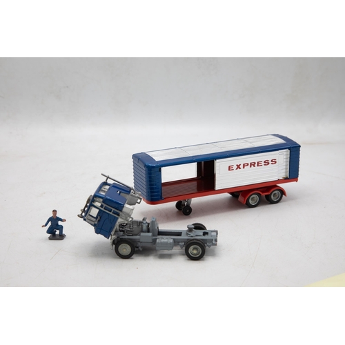 3293 - Corgi Toys MAJOR Toys 1137 Ford Tilt Cab 'H' Series With Detachable Trailer, mint model, inner packa... 