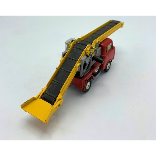 3294 - Corgi Toys 64 Working Conveyor On Forward Control Jeep F.C-150, both rubber belts intact, excellent ... 