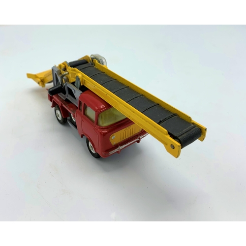 3294 - Corgi Toys 64 Working Conveyor On Forward Control Jeep F.C-150, both rubber belts intact, excellent ... 