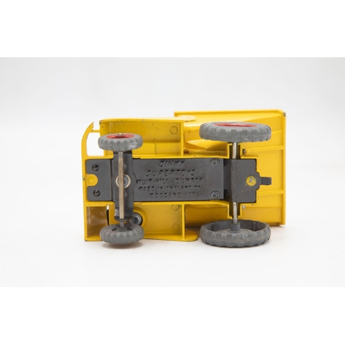 3311 - Dinky Supertoys 562 Dumper Truck, early (1st 1940s) issue card box red labels, with original upper p... 