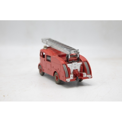 3313 - Dinky Supertoys 955 Fire Engine With Extending Ladder, excellent and boxed