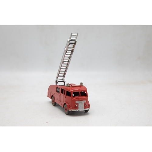 3313 - Dinky Supertoys 955 Fire Engine With Extending Ladder, excellent and boxed