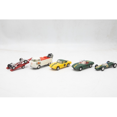 3318 - Corgi Toys LOTUS Racing Team Gift Set 37, scarce, includes all accessories figures,  cones and both ... 