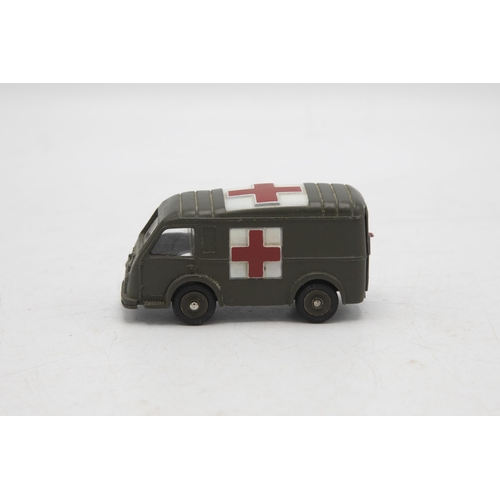 3320 - French Dinky Toys 80F Ambulance Militaire Renault Carrier, military ambulance, crisp clean box, very... 