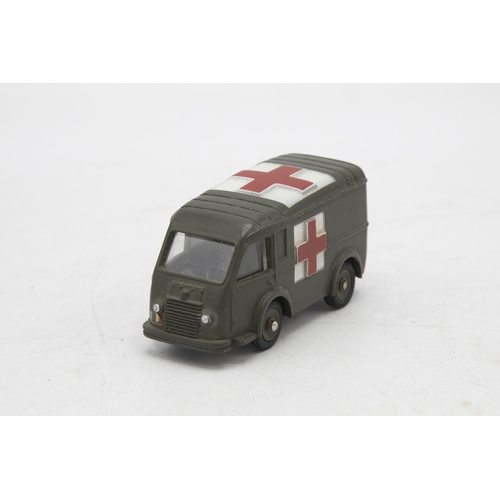 3320 - French Dinky Toys 80F Ambulance Militaire Renault Carrier, military ambulance, crisp clean box, very... 