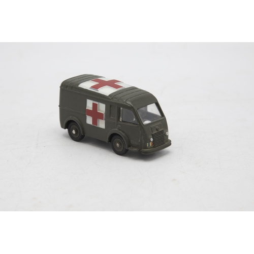 3320 - French Dinky Toys 80F Ambulance Militaire Renault Carrier, military ambulance, crisp clean box, very... 