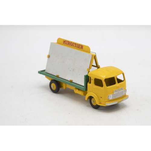 3323 - French Dinky Toys 33 Miroitier Simca 