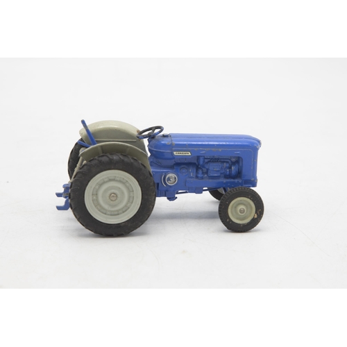 3329 - Britains Fordson 9525 Tractor, excellent tarnsfers, very good condition, unboxed