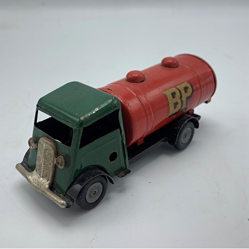 3332 - Triang Minic Clockwork 15m SHELL-BP Petrol Tanker, Forward Control type, red and green cab with gilt... 