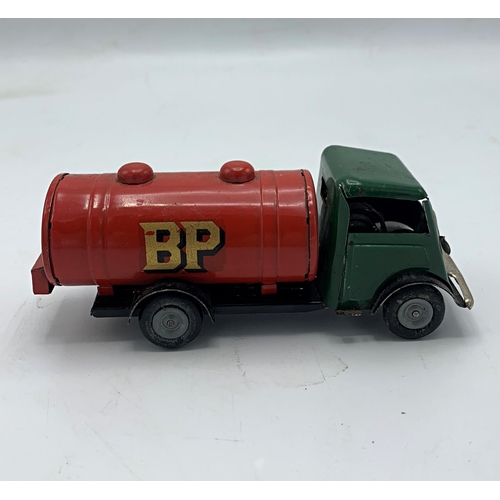 3332 - Triang Minic Clockwork 15m SHELL-BP Petrol Tanker, Forward Control type, red and green cab with gilt... 