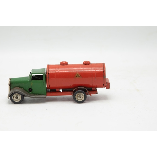 3333 - Triang Minic Clockwork 31m Fuel Tanker, red and green with gilt transfer both sides Triang Lines Bro... 