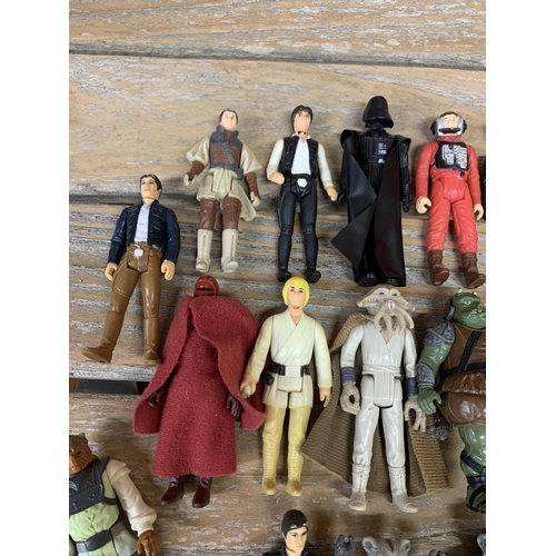 3417 - Assortment of vintage Star Wars figures to include Darth Vader, Han Solo, Chewbacca etc (20)