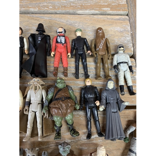 3417 - Assortment of vintage Star Wars figures to include Darth Vader, Han Solo, Chewbacca etc (20)