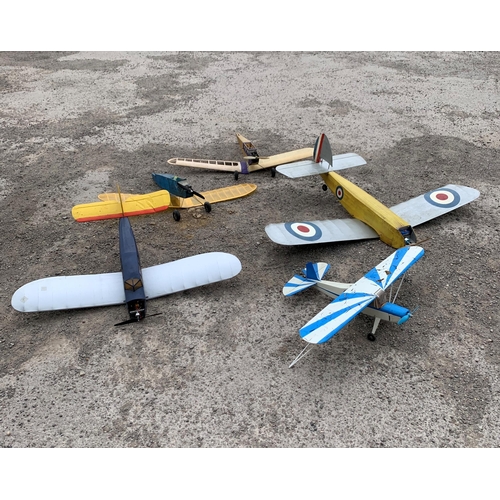 3458 - Collection of vintage hand made balsa wood remote control model planes, largest wingspan 150cm (5)