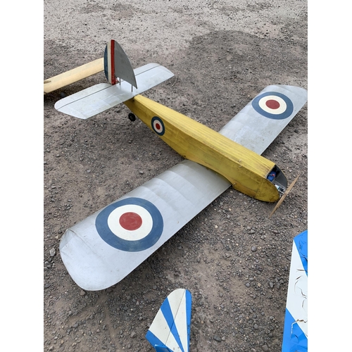 3458 - Collection of vintage hand made balsa wood remote control model planes, largest wingspan 150cm (5)