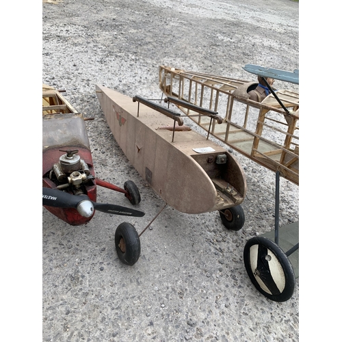 3464 - Collection of vintage hand made balsa wood model aircraft's, some to include original engines and me... 