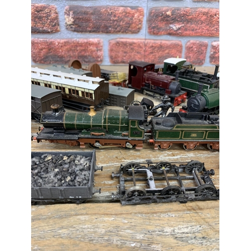 3520 - Collection of vintage Broad Gauge steam locomotives with additional carriages, wagons and accessorie... 