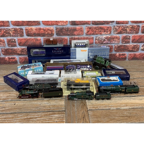 3529 - Large collection of predominantly 00 gauge steam locomotives, wagons and coaches to include Trix, Li... 