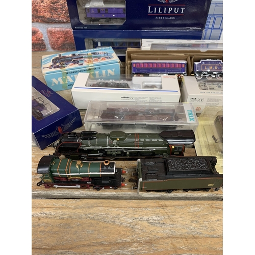 3529 - Large collection of predominantly 00 gauge steam locomotives, wagons and coaches to include Trix, Li... 