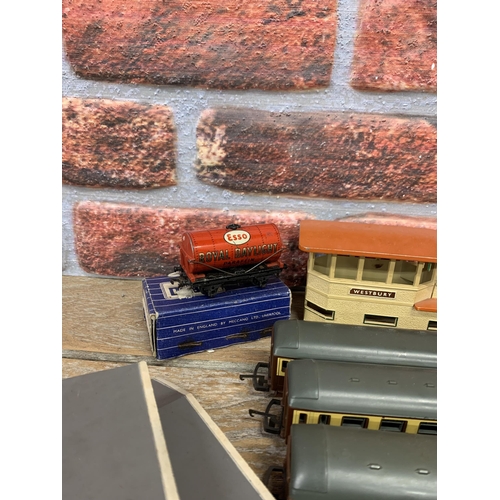 3537 - Good quantity of vintage Tri-ang and Hornby 00 gauge locomotives, carriages and wagons with addition... 