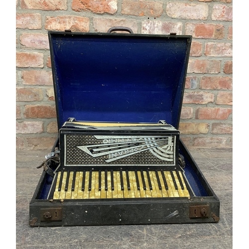 3602 - Vintage Settimio Soprani Castello decorative accordion with original case