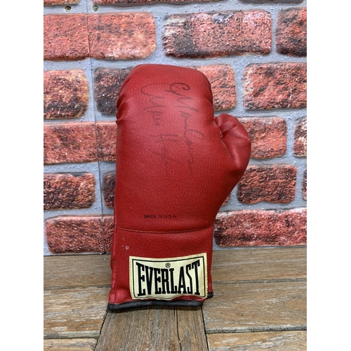 3728 - Boxing - Marvelous Marvin Hagler signed red Everlast boxing glove, Marvelous Marvin Hagler (1954-202... 