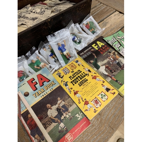 3743 - Football - Large collection of vintage ephemera to include newspaper cuttings, programmes, magazines... 