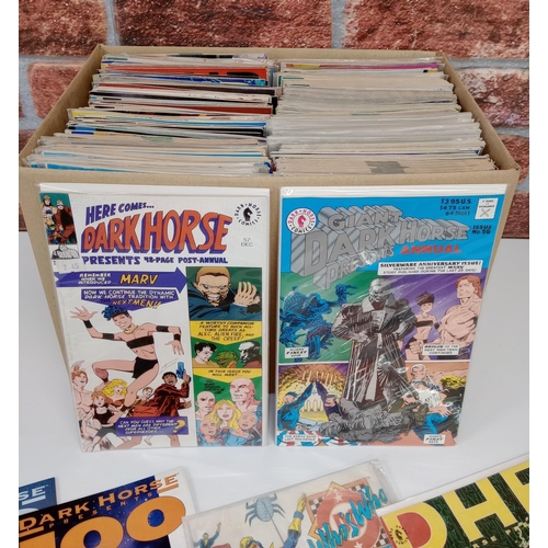 3568 - DARK HORSE / DC COMICS: Approx 190 comics to include various DH Presents issues featuring Aliens, Pr... 