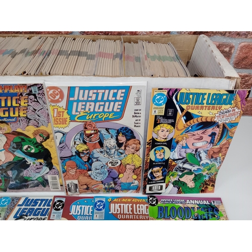 3575 - DC COMICS: Approx 270 various Justice League comics, to include various issues of JL International, ... 