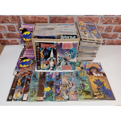 3579 - DC COMICS: Approx 355 Mixed Batman Comics including 1989 Detective annual with Brian Bolland cover, ... 