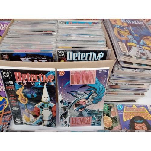 3579 - DC COMICS: Approx 355 Mixed Batman Comics including 1989 Detective annual with Brian Bolland cover, ... 