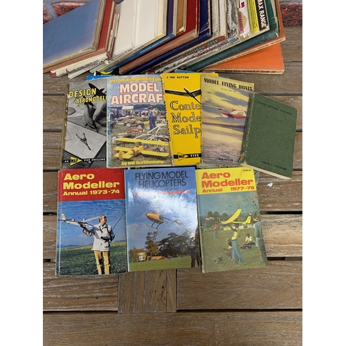 3469 - Collection of vintage plane modelling books and manuals