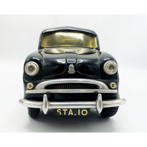 3235 - Victory Industries Models Standard Ten Saloon 1/18th electric scale model. battery box clean with co... 