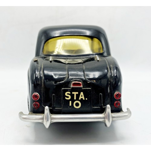 3235 - Victory Industries Models Standard Ten Saloon 1/18th electric scale model. battery box clean with co... 